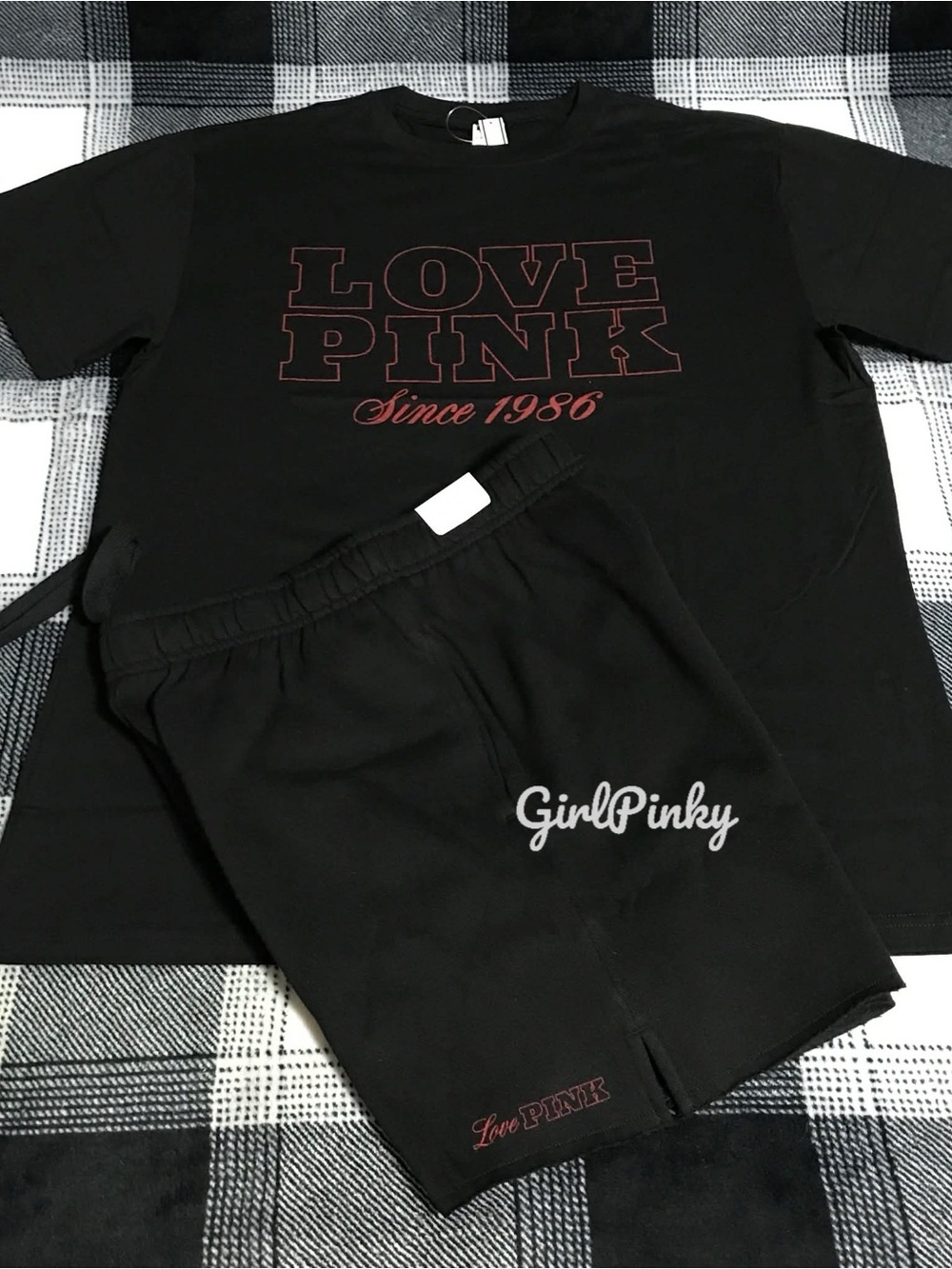 VS PINK CAMPUS FLEECE SHORTS WITH CAMPUS SHORT SLEEVE TEE & LOVE PINK LOGO